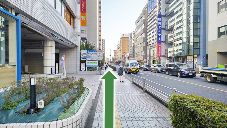 直進します